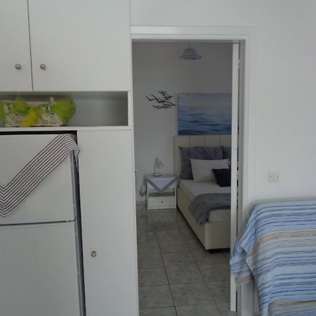 Blue And White Studios & Apartments Lefkos  Bagian luar foto