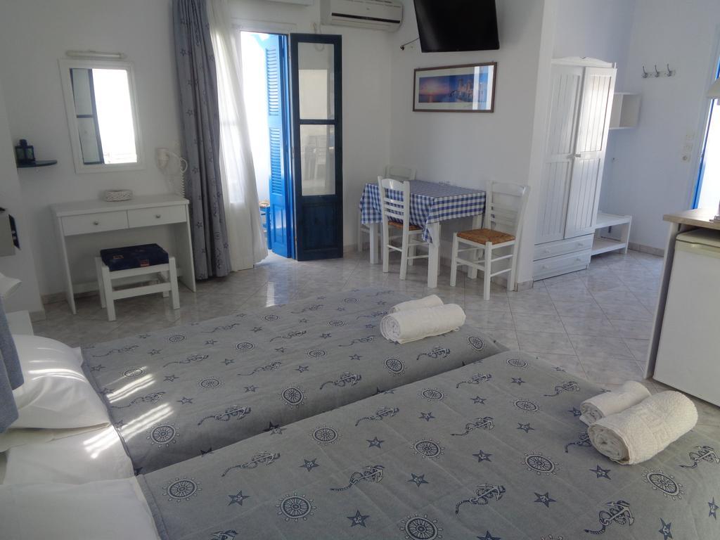 Blue And White Studios & Apartments Lefkos  Bagian luar foto