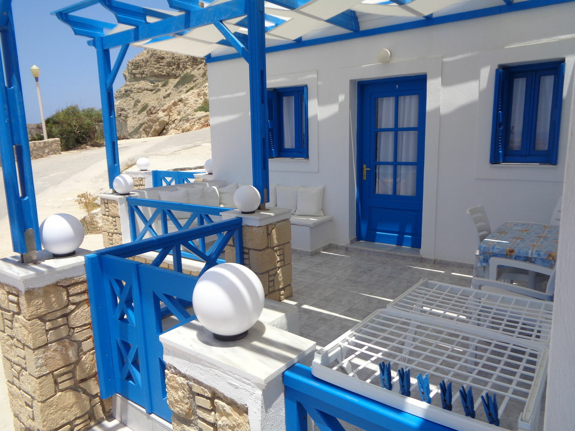 Blue And White Studios & Apartments Lefkos  Bagian luar foto